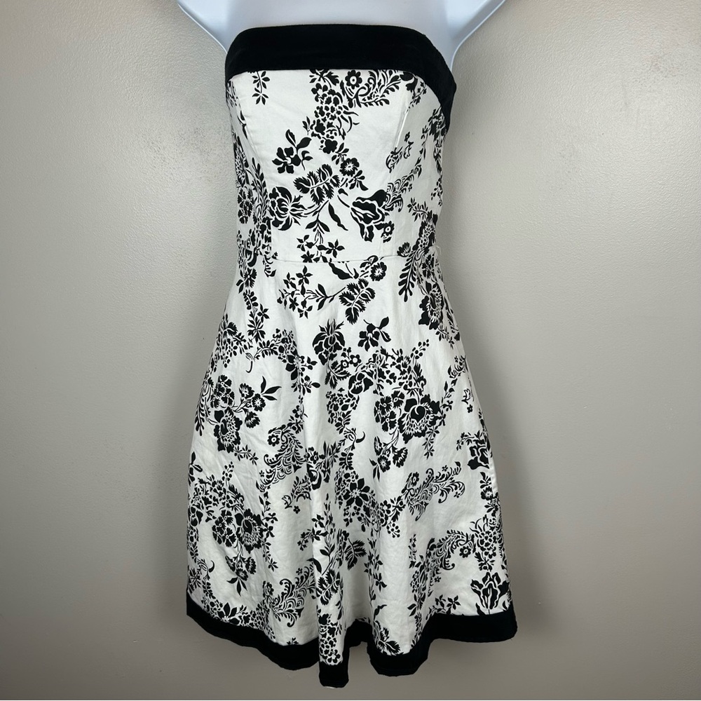 White House Black Market Sleeveless Floral Dress ~0 Retro Black White Fit‎ Flare